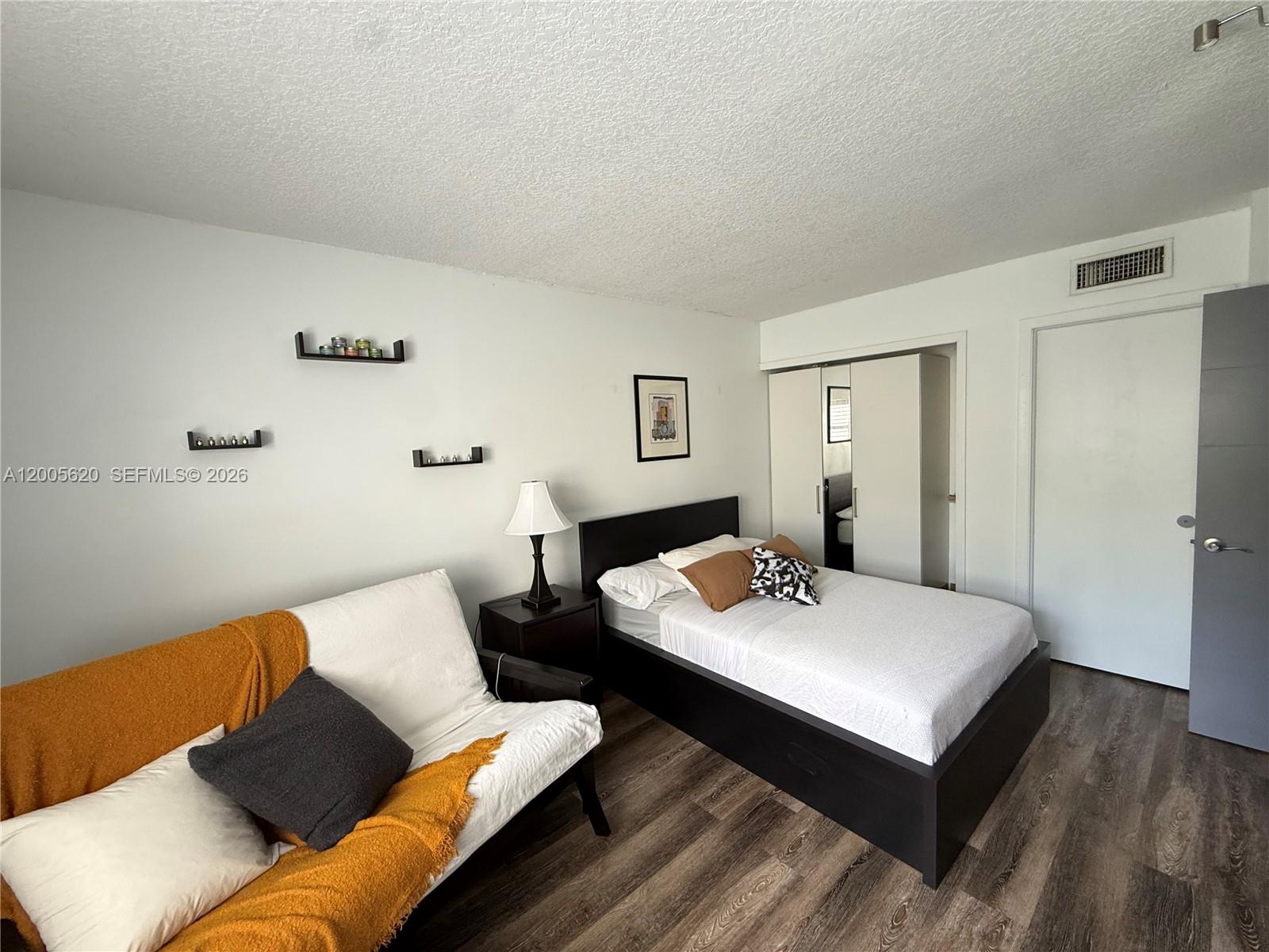 230 Lakeview Dr #307, Weston FL 33326