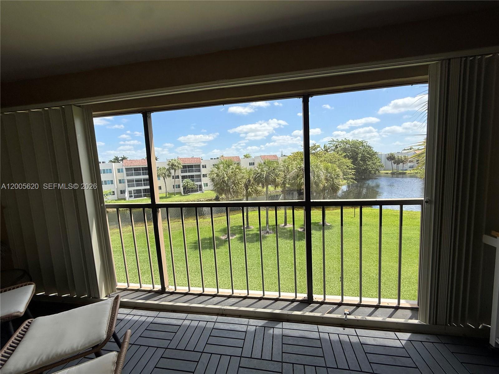 230 Lakeview Dr #307, Weston FL 33326