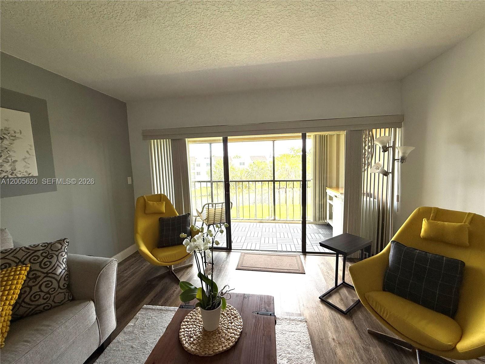 230 Lakeview Dr #307, Weston FL 33326