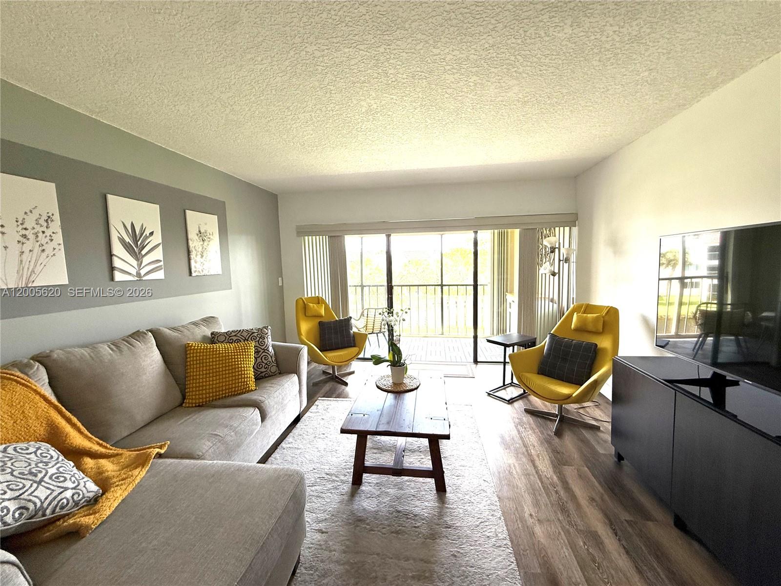 230 Lakeview Dr #307, Weston FL 33326