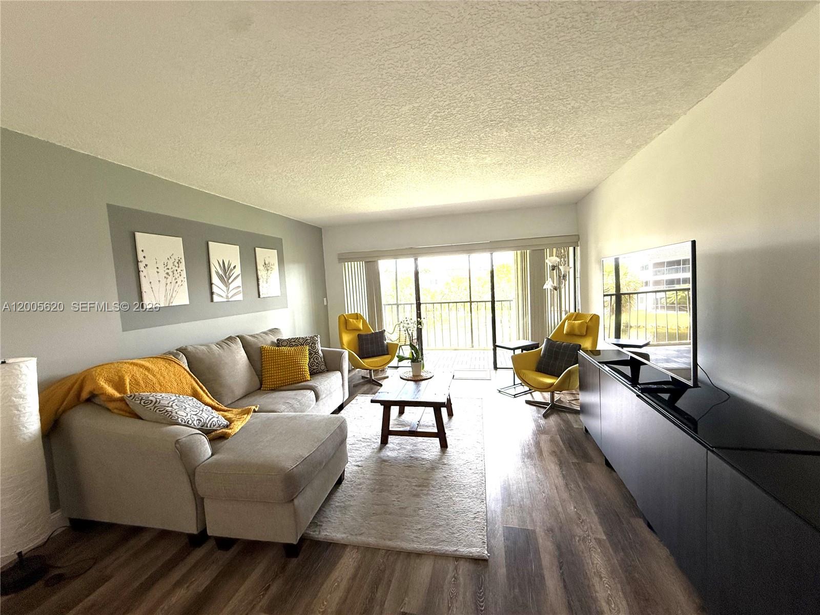230 Lakeview Dr #307, Weston FL 33326
