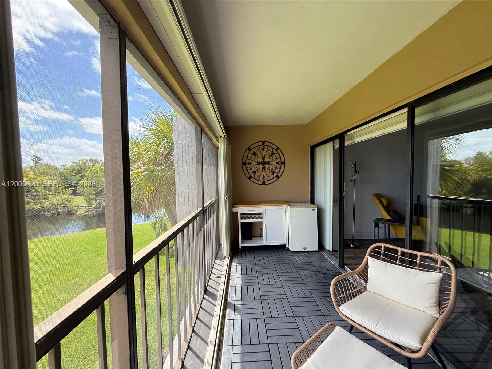 230 Lakeview Dr #307, Weston FL 33326