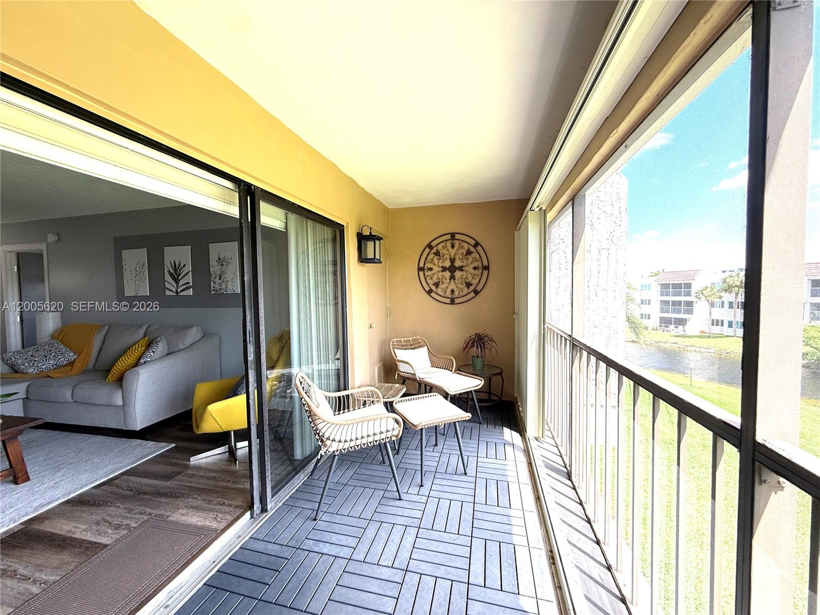 230 Lakeview Dr #307, Weston FL 33326