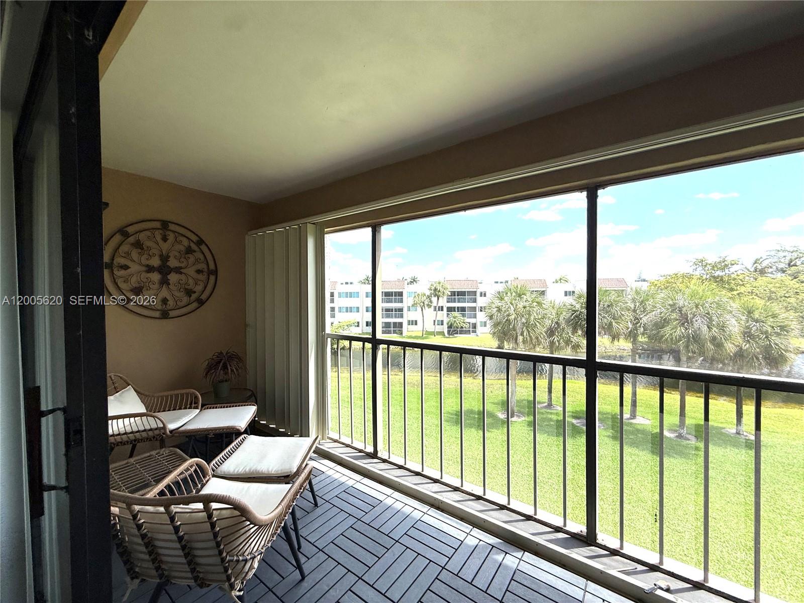 230 Lakeview Dr #307, Weston FL 33326