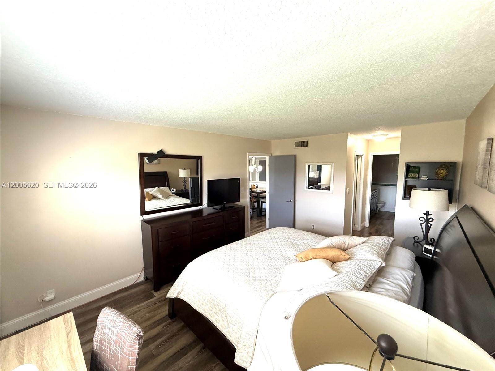 230 Lakeview Dr #307, Weston FL 33326
