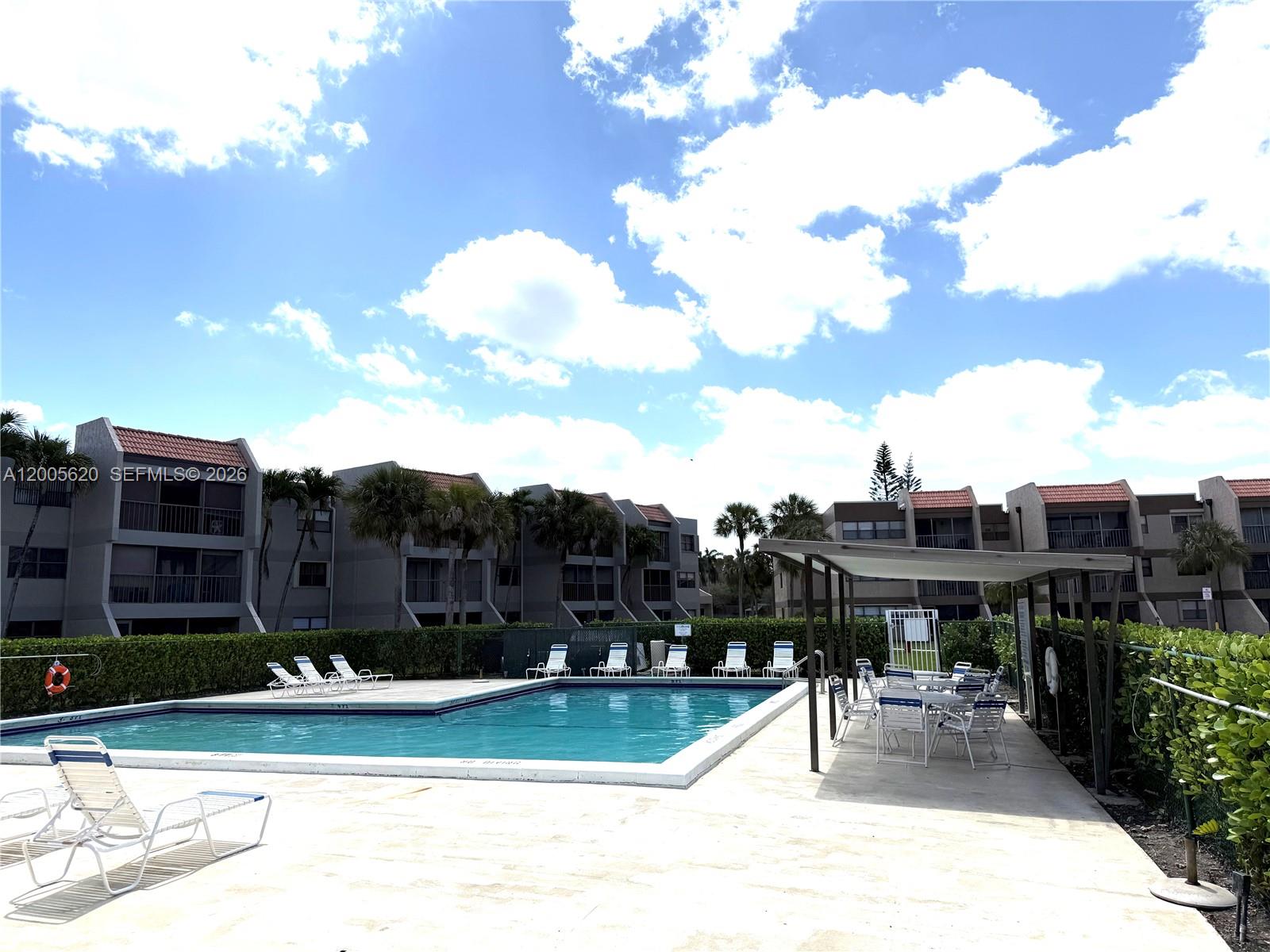 230 Lakeview Dr #307, Weston FL 33326