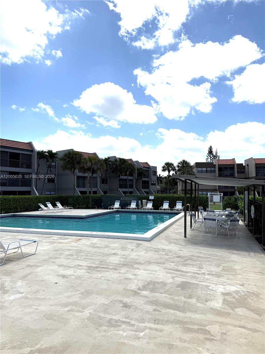 230 Lakeview Dr #307, Weston FL 33326