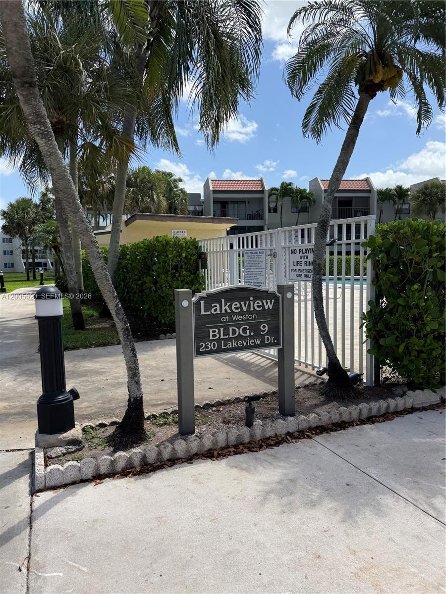 230 Lakeview Dr #307, Weston FL 33326