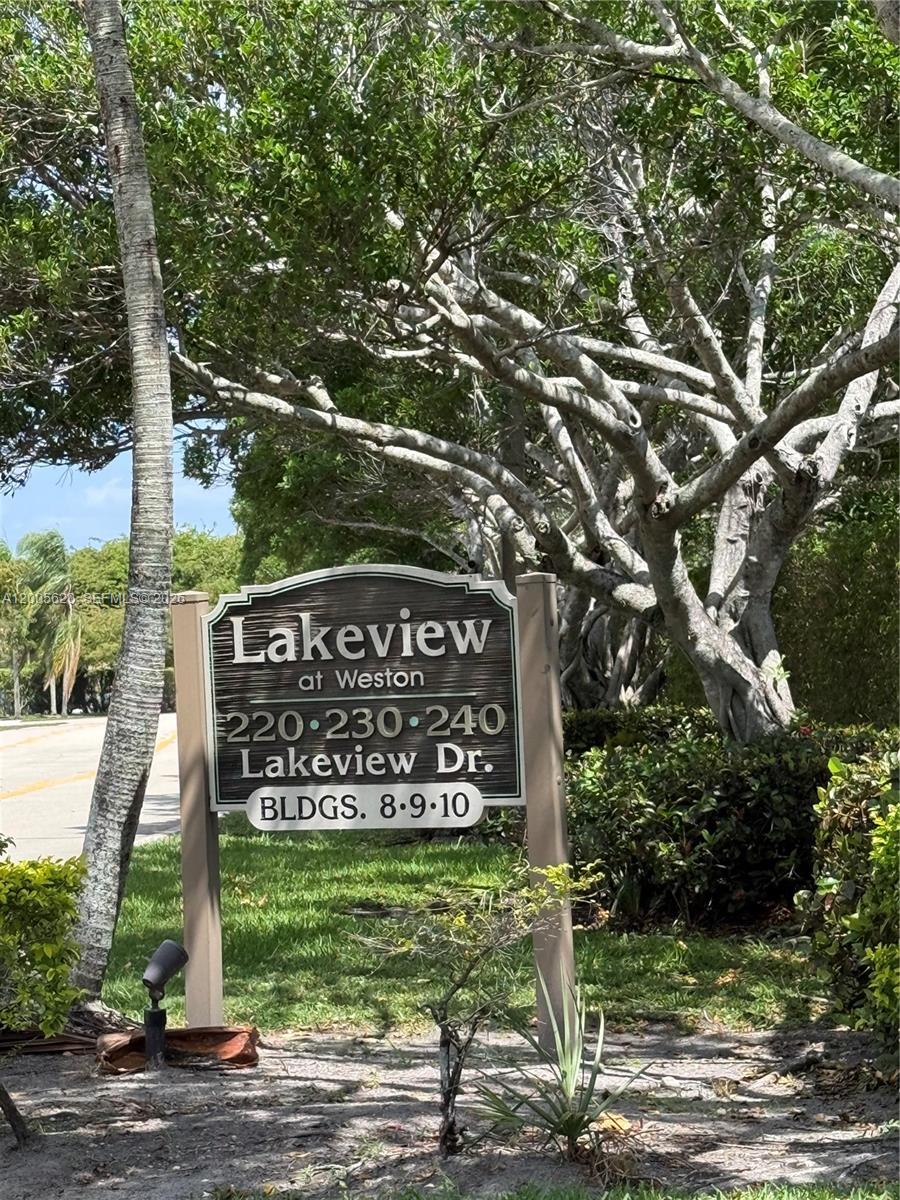230 Lakeview Dr #307, Weston FL 33326