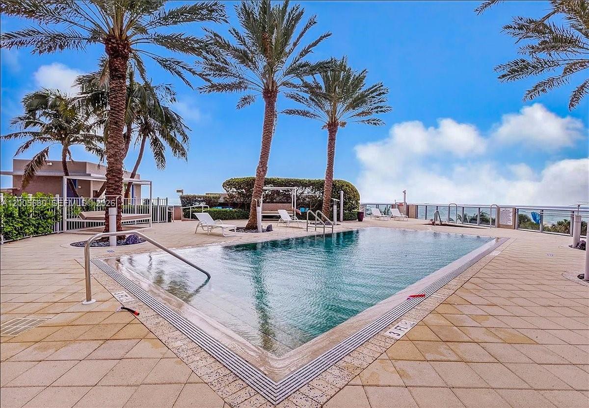 3801 Collins Ave #1105, Miami Beach FL 33140