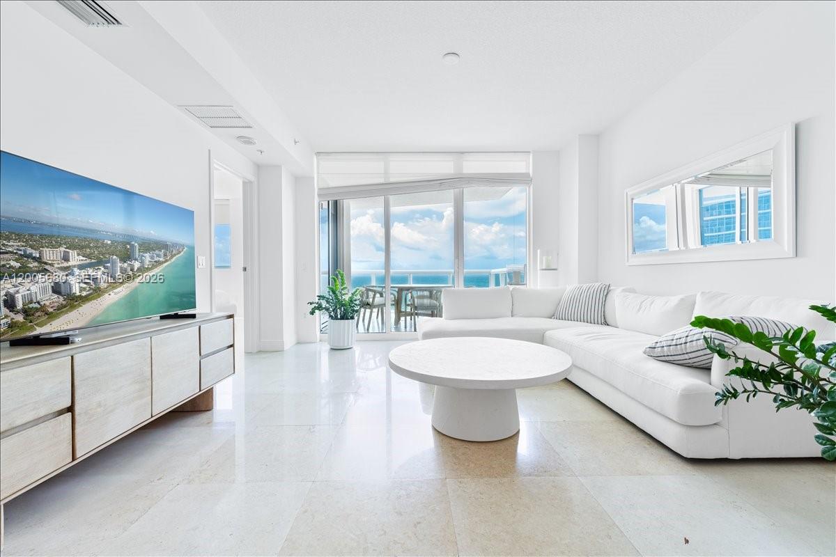3801 Collins Ave #1105, Miami Beach FL 33140