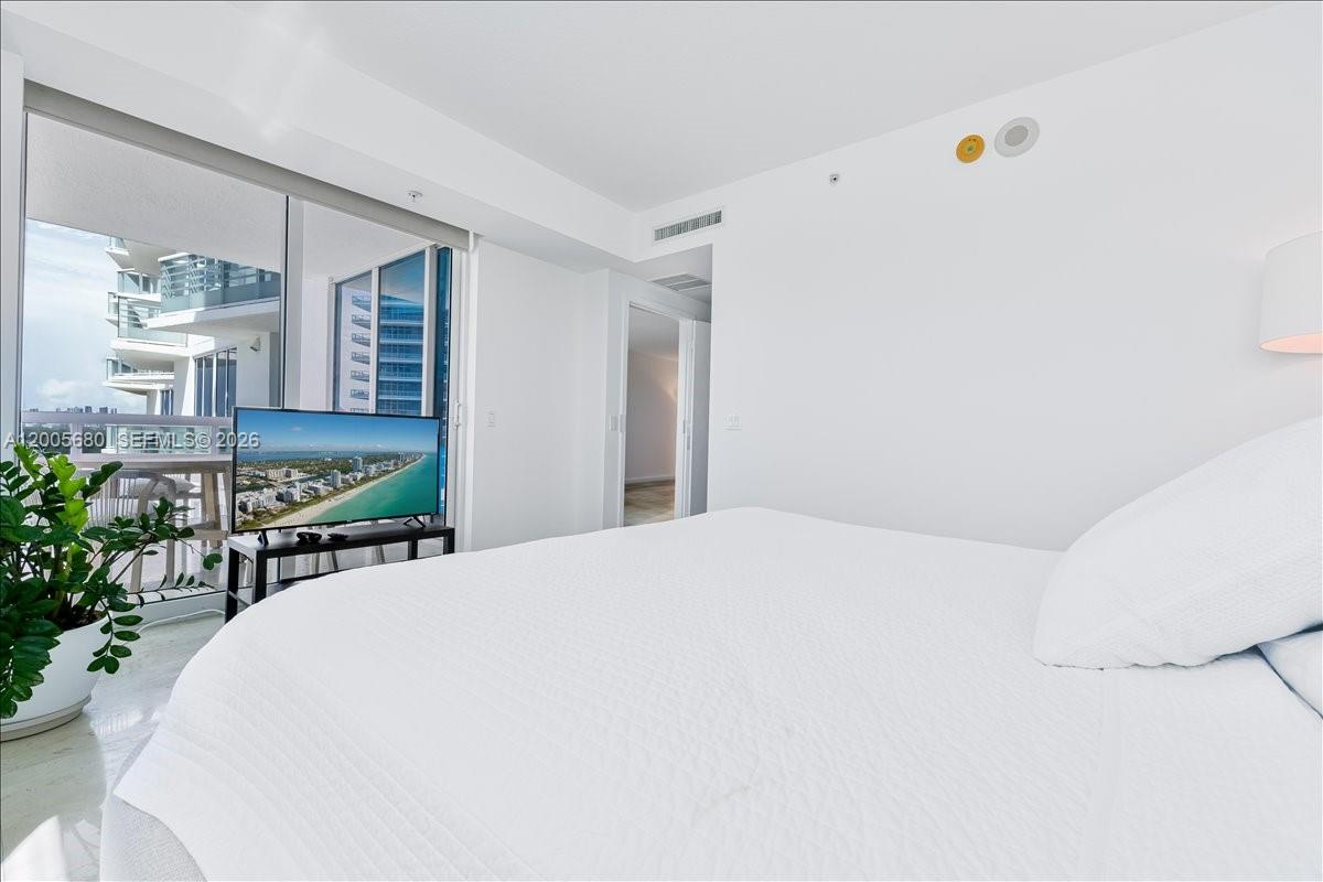 3801 Collins Ave #1105, Miami Beach FL 33140