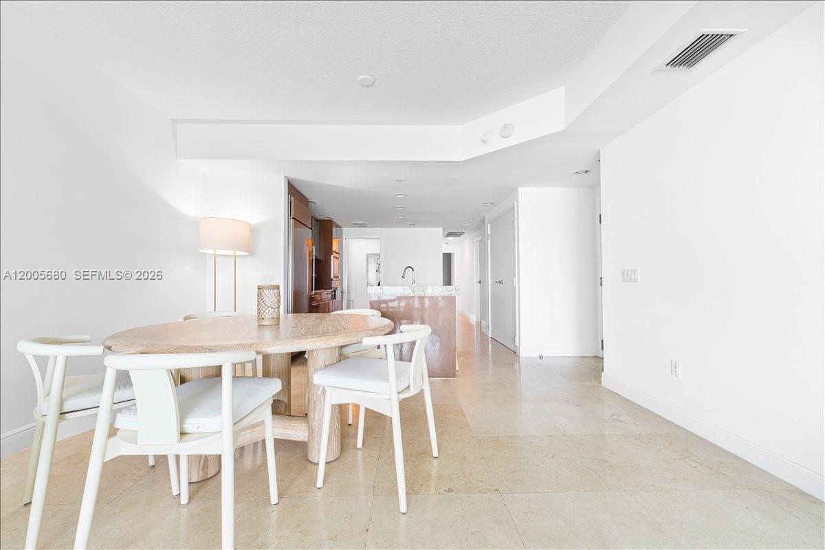 3801 Collins Ave #1105, Miami Beach FL 33140
