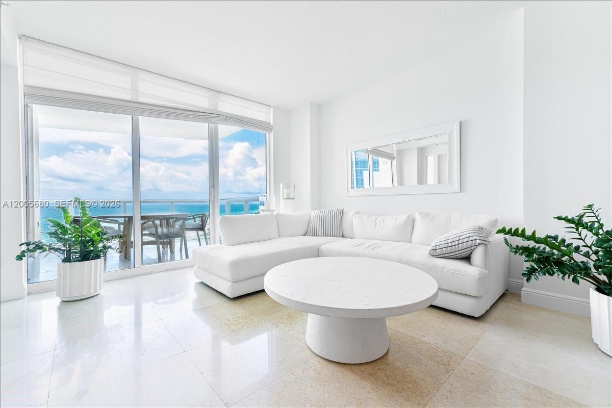3801 Collins Ave #1105, Miami Beach FL 33140