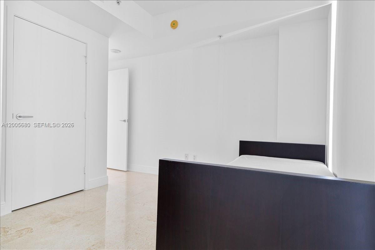 3801 Collins Ave #1105, Miami Beach FL 33140
