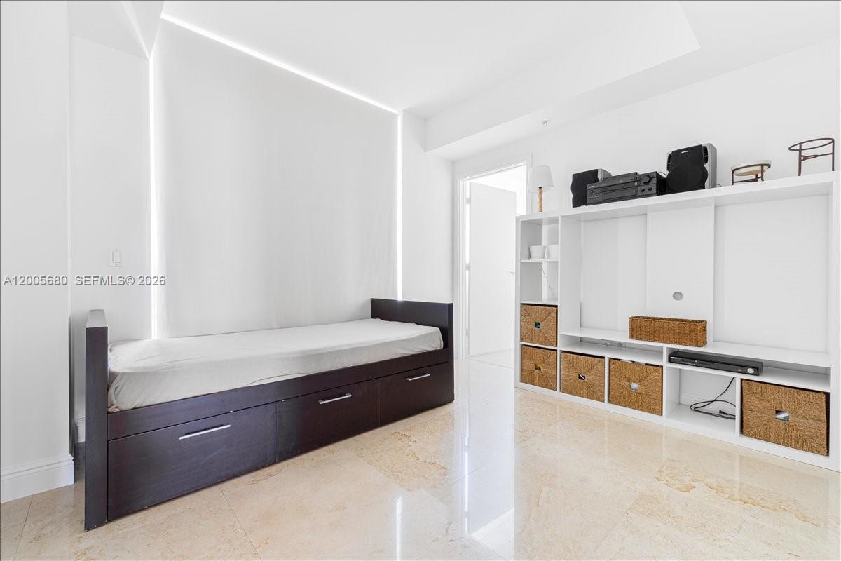3801 Collins Ave #1105, Miami Beach FL 33140