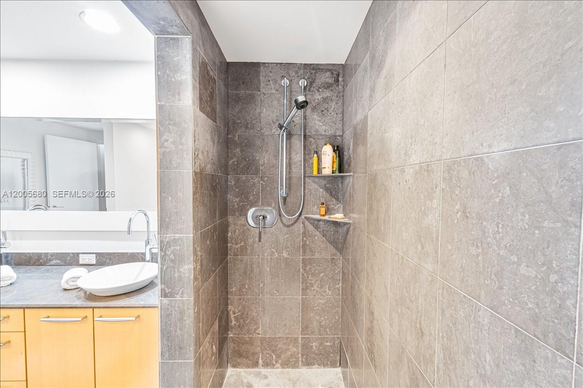 3801 Collins Ave #1105, Miami Beach FL 33140
