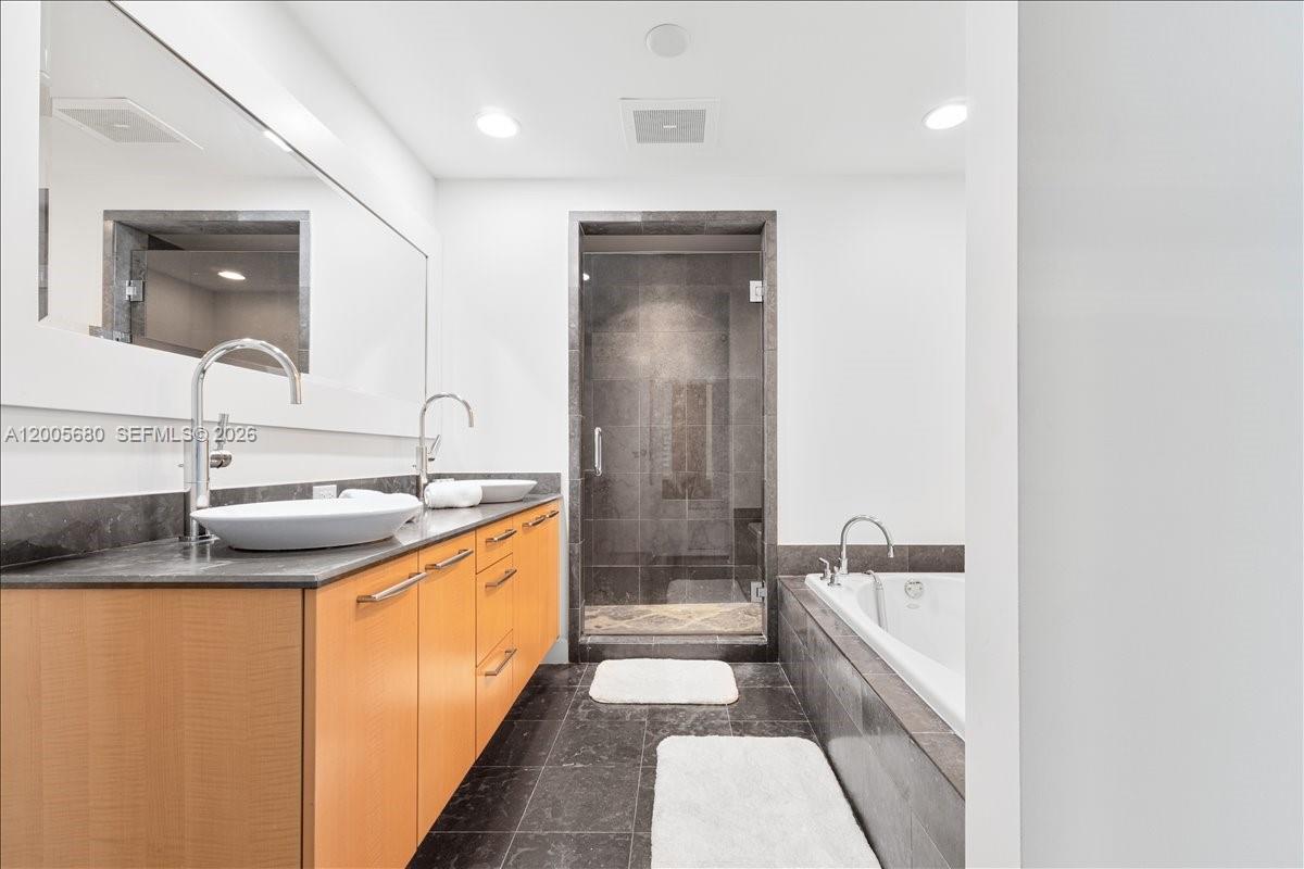 3801 Collins Ave #1105, Miami Beach FL 33140