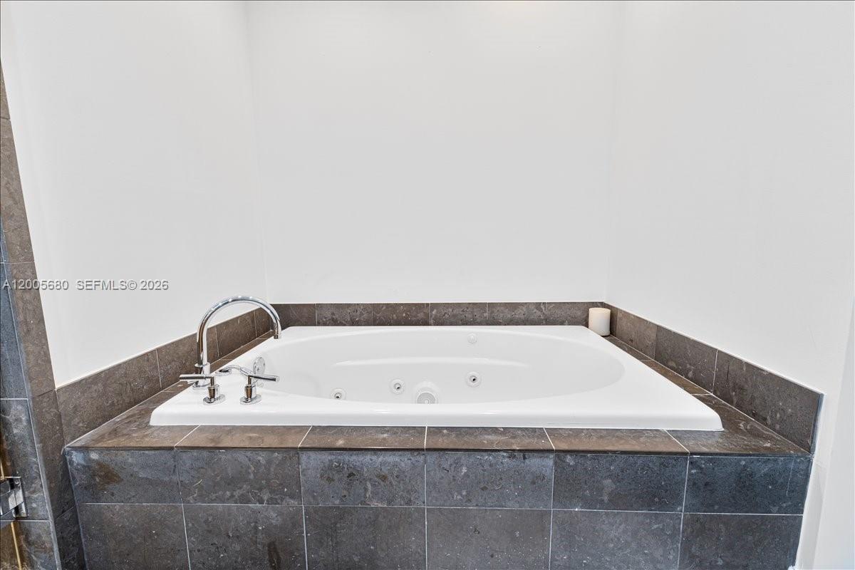 3801 Collins Ave #1105, Miami Beach FL 33140