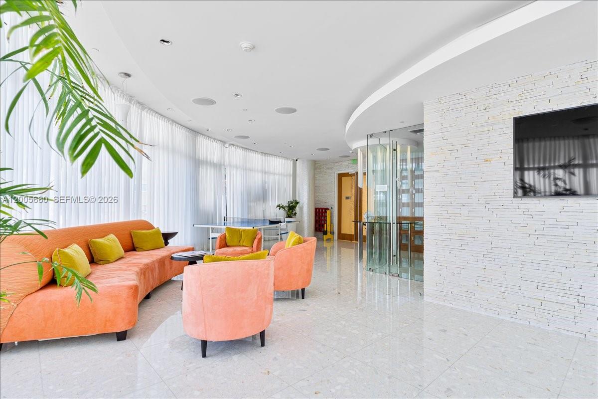 3801 Collins Ave #1105, Miami Beach FL 33140