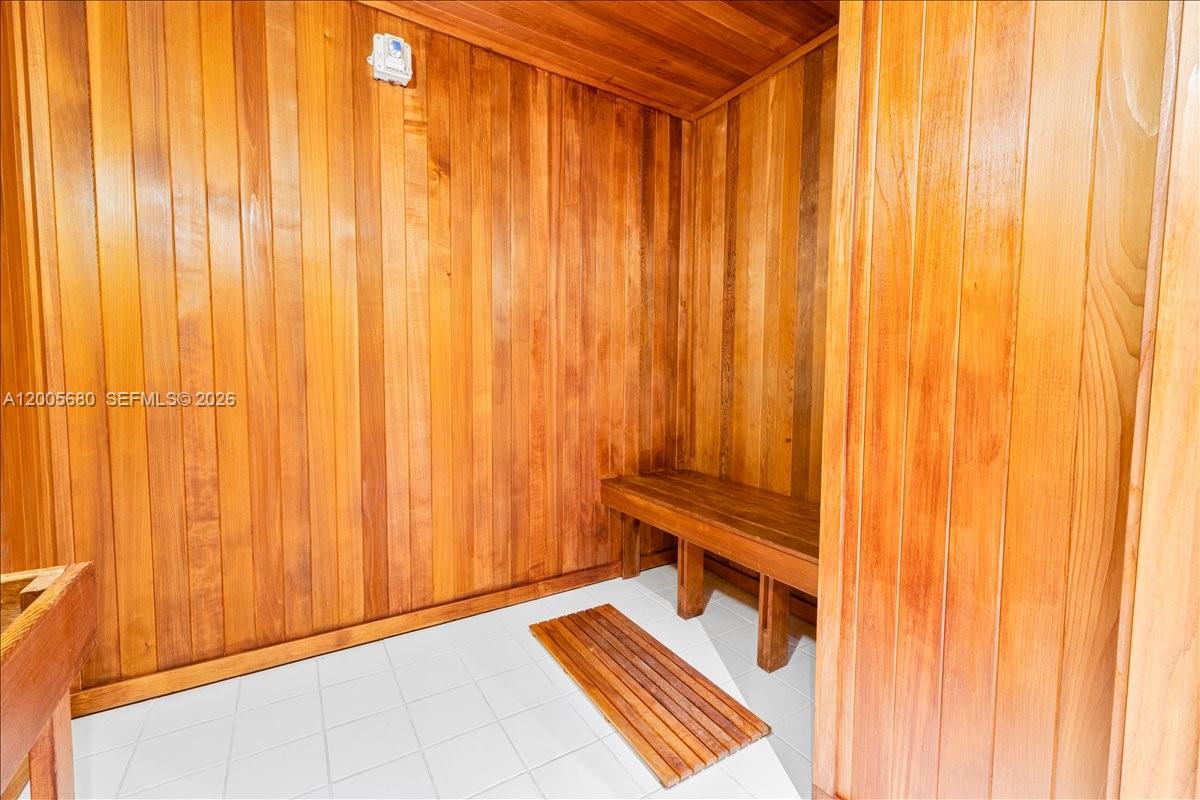 3801 Collins Ave #1105, Miami Beach FL 33140