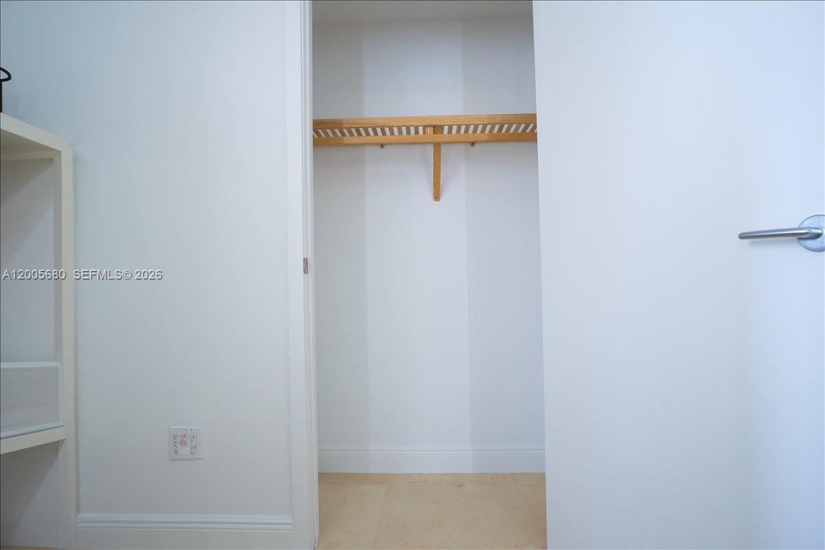 3801 Collins Ave #1105, Miami Beach FL 33140