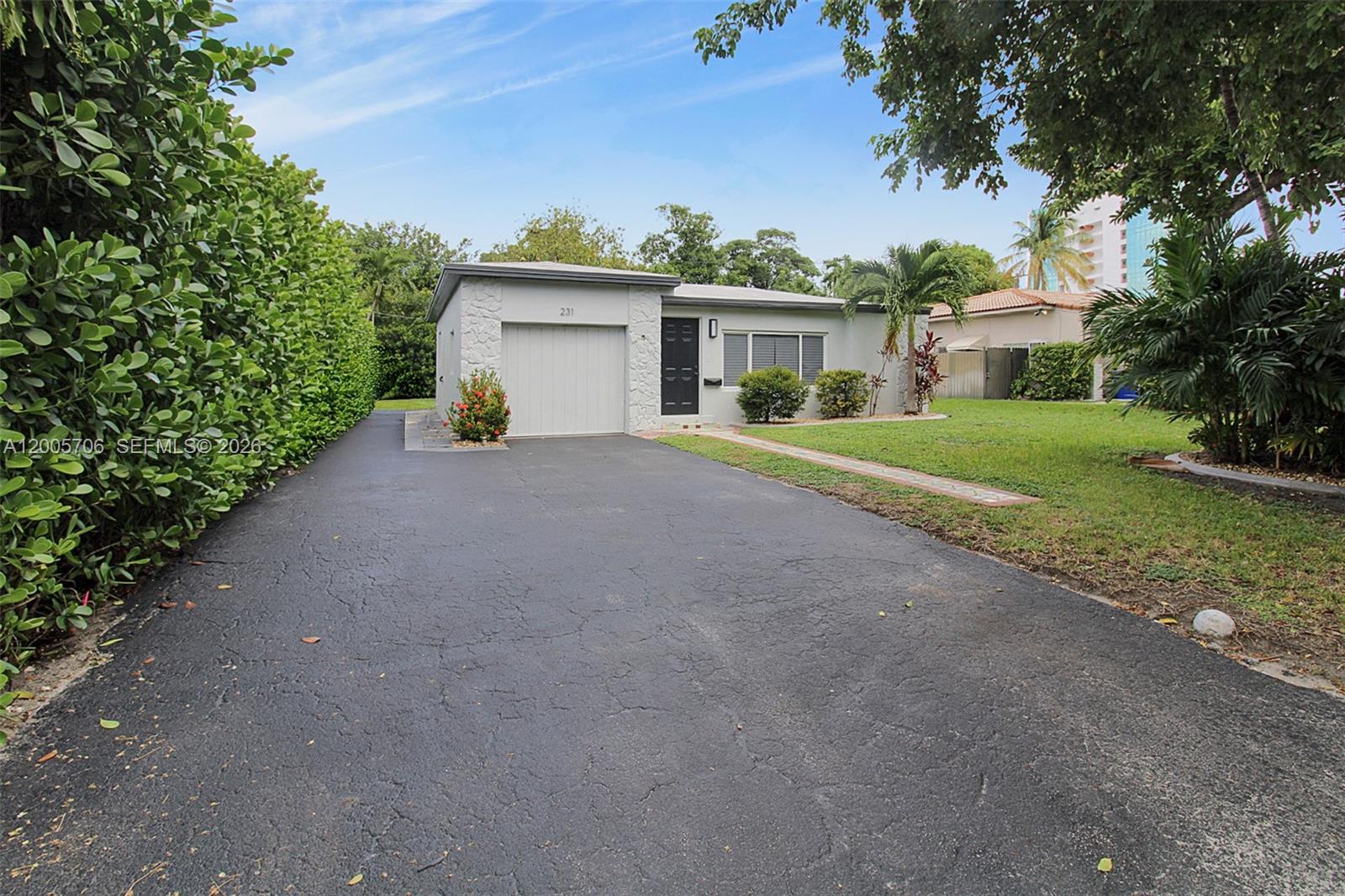 231 NE 43rd St, Miami FL 33137