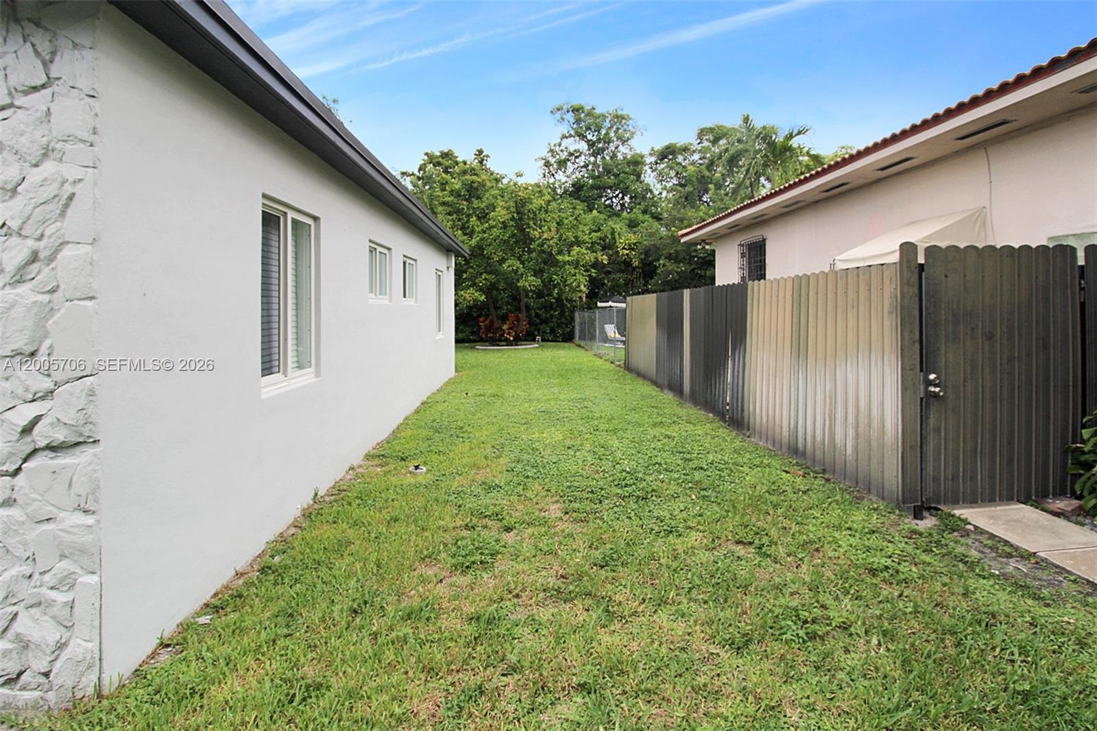 231 NE 43rd St, Miami FL 33137