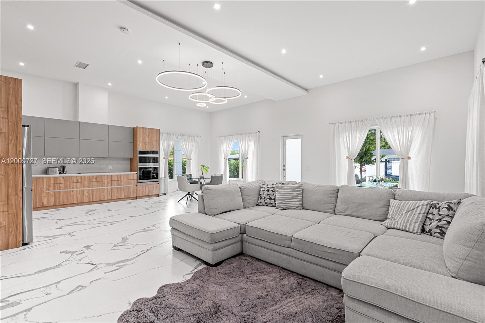 635 SW 9th St, Hallandale Beach FL 33009