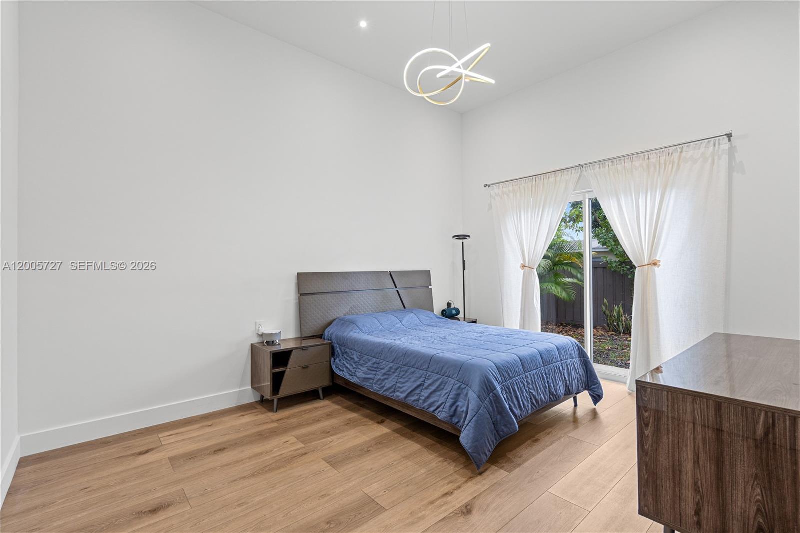 635 SW 9th St, Hallandale Beach FL 33009