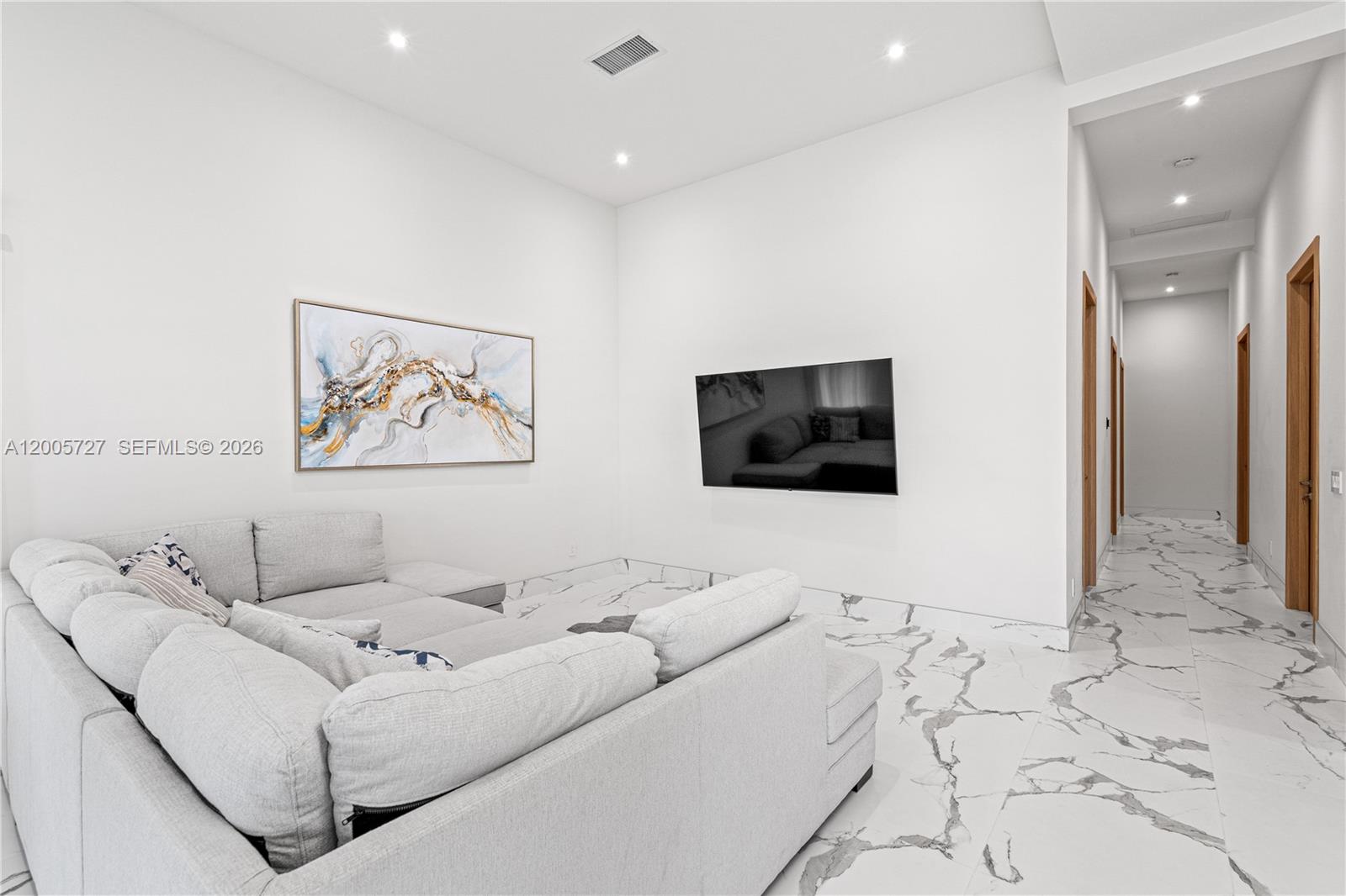 635 SW 9th St, Hallandale Beach FL 33009
