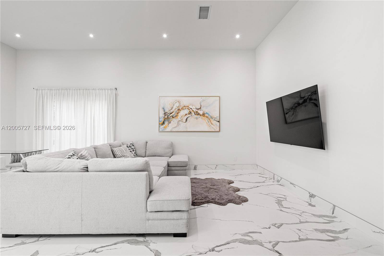 635 SW 9th St, Hallandale Beach FL 33009