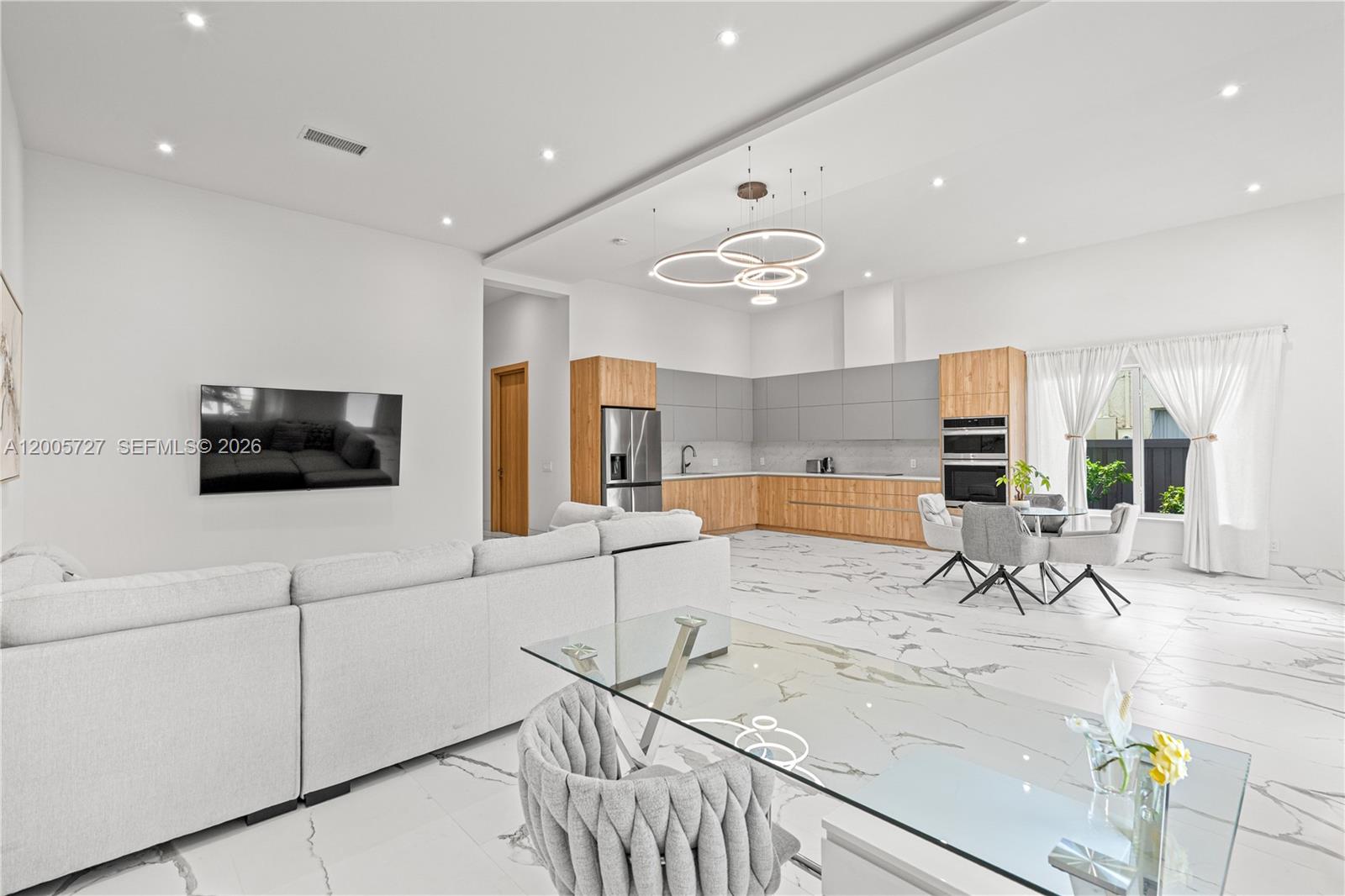 635 SW 9th St, Hallandale Beach FL 33009