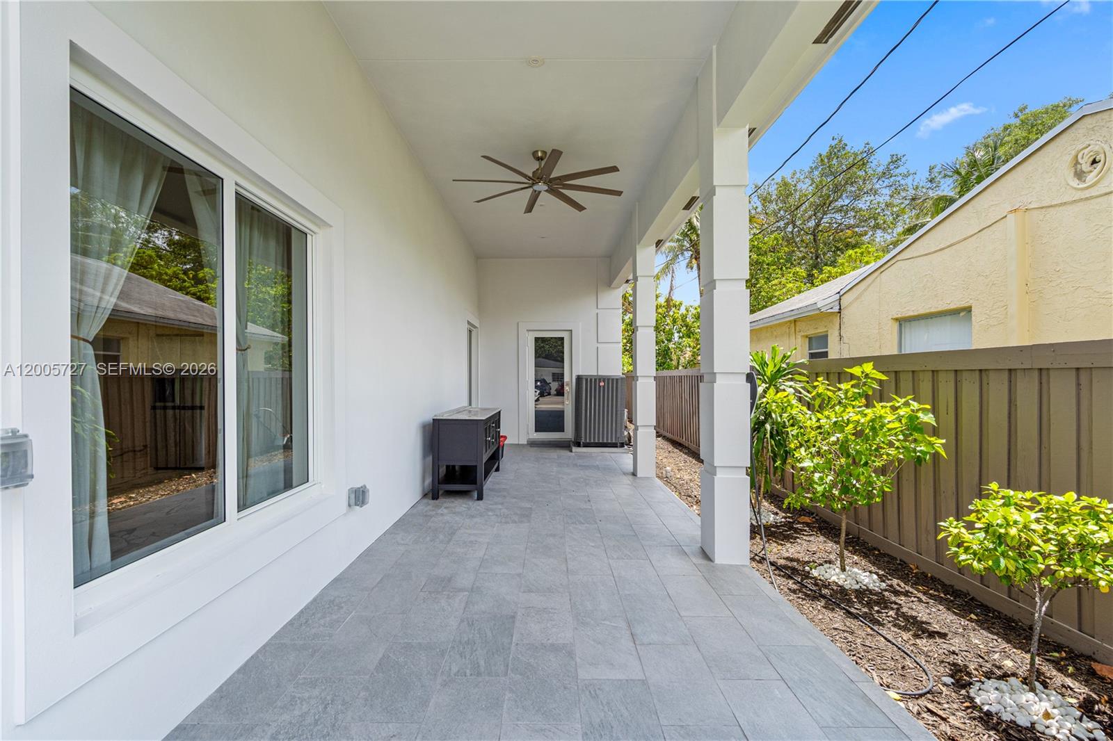 635 SW 9th St, Hallandale Beach FL 33009