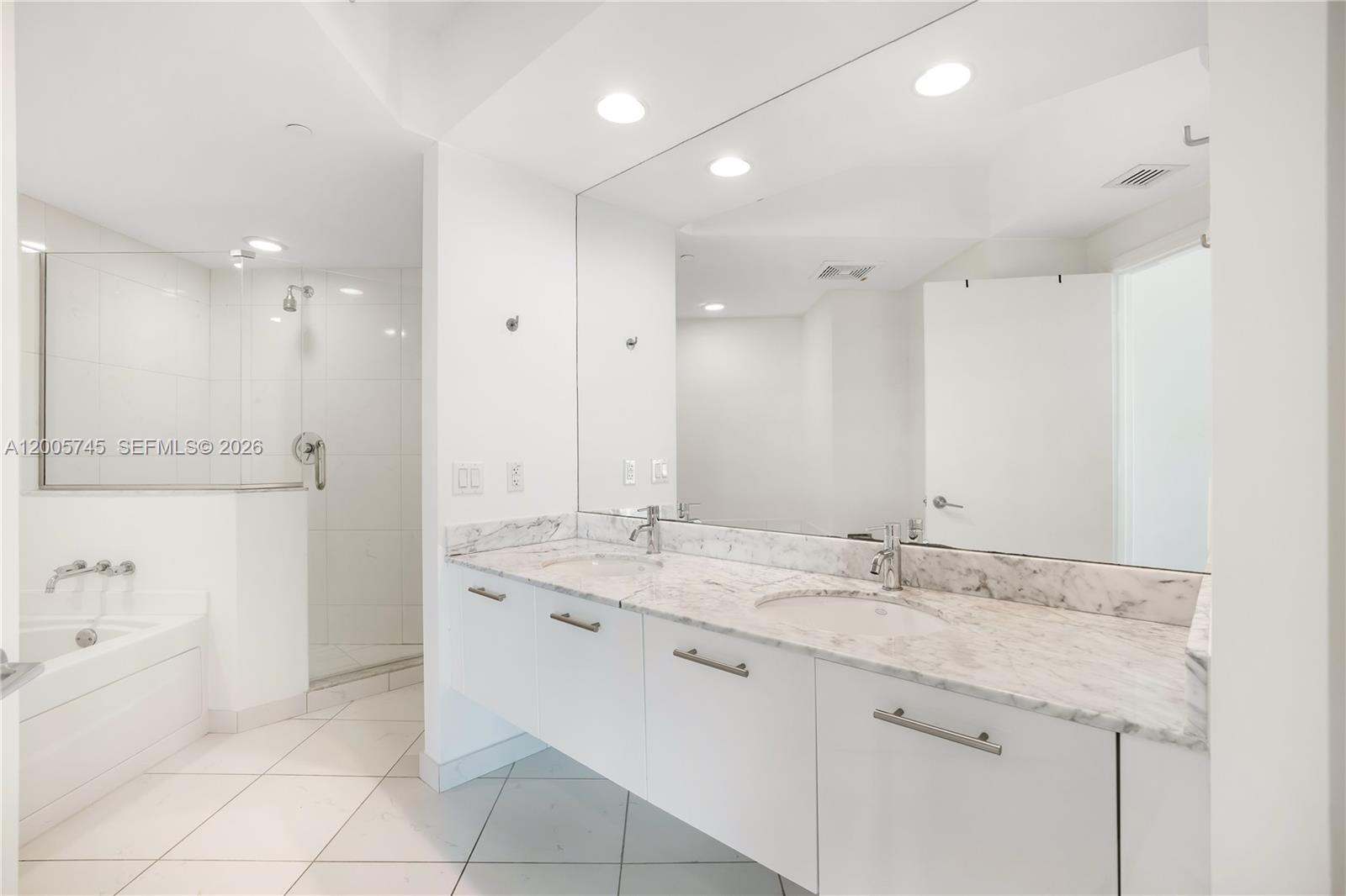 500 Brickell Ave #3907, Miami FL 33131