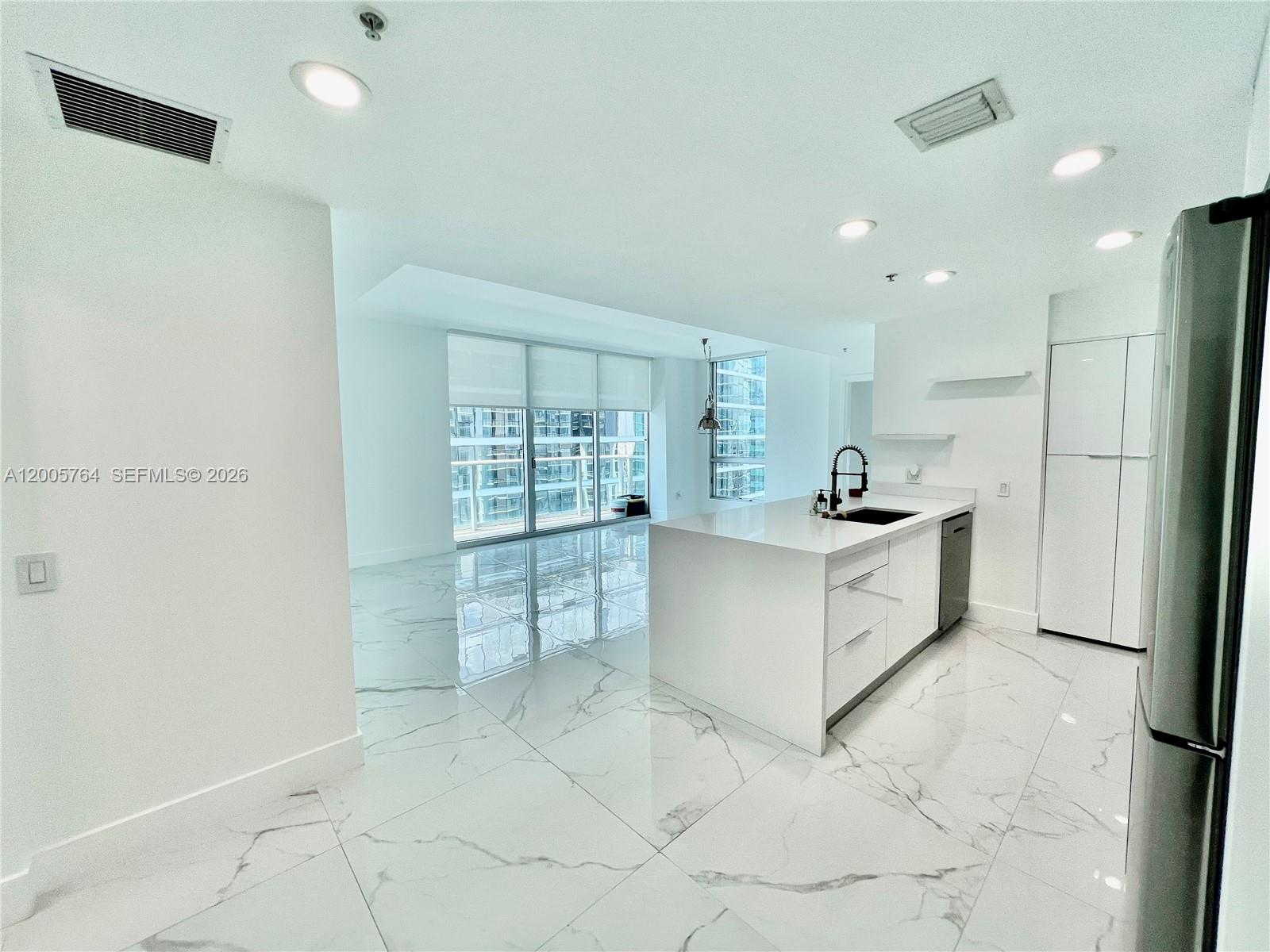 300 S Biscayne Blvd #3502, Miami FL 33131