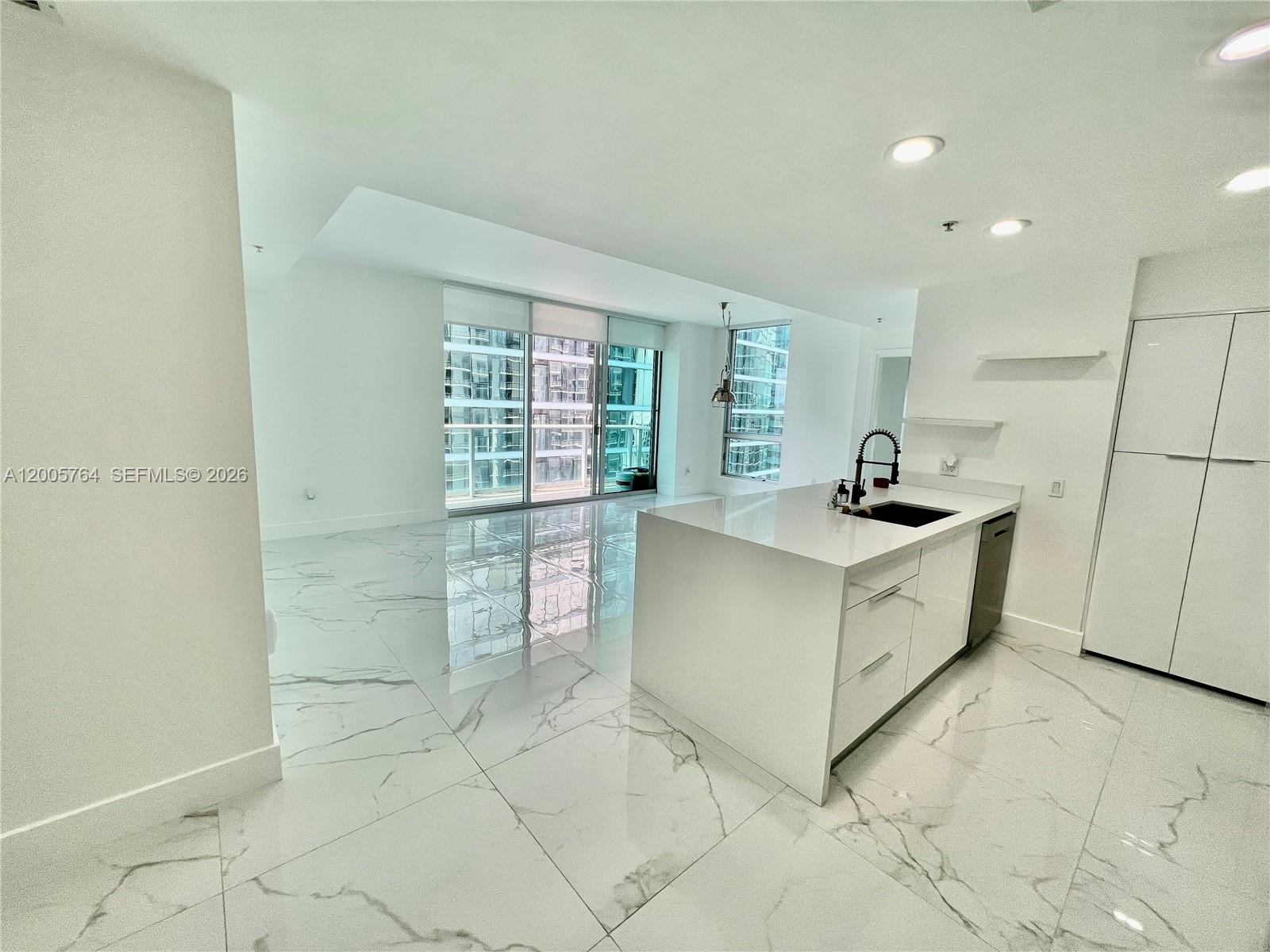 300 S Biscayne Blvd #3502, Miami FL 33131