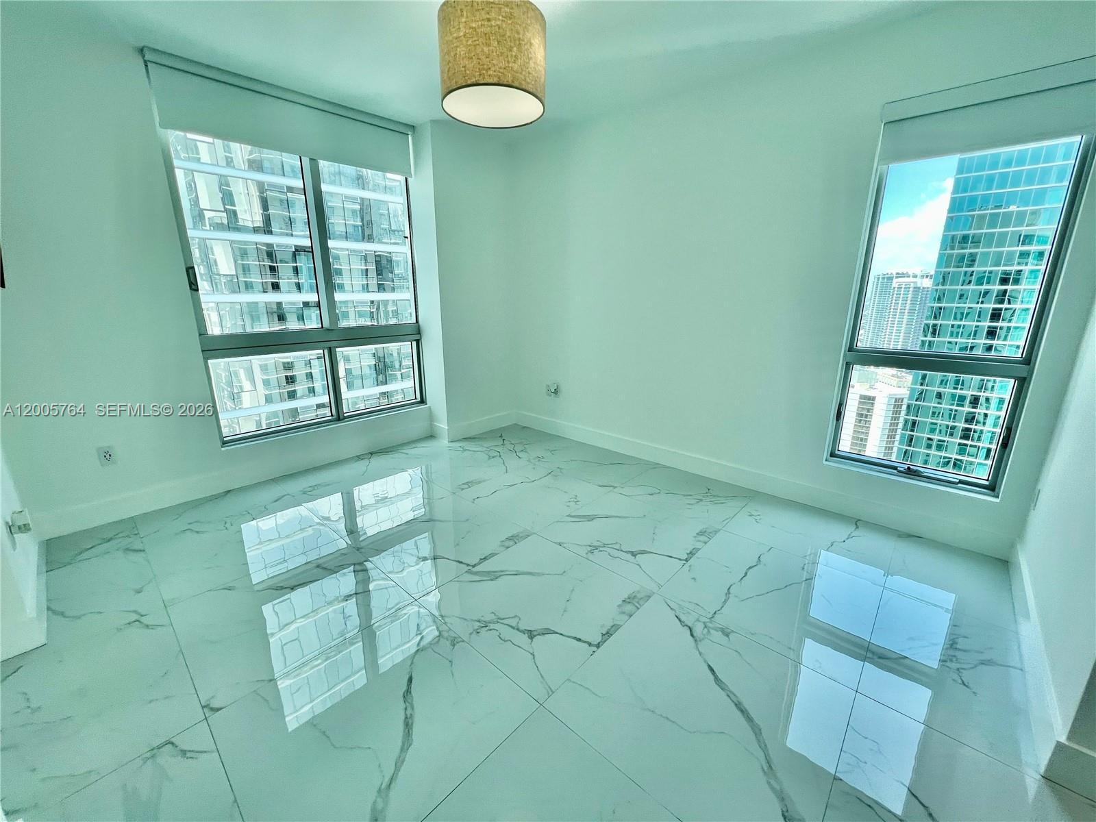 300 S Biscayne Blvd #3502, Miami FL 33131