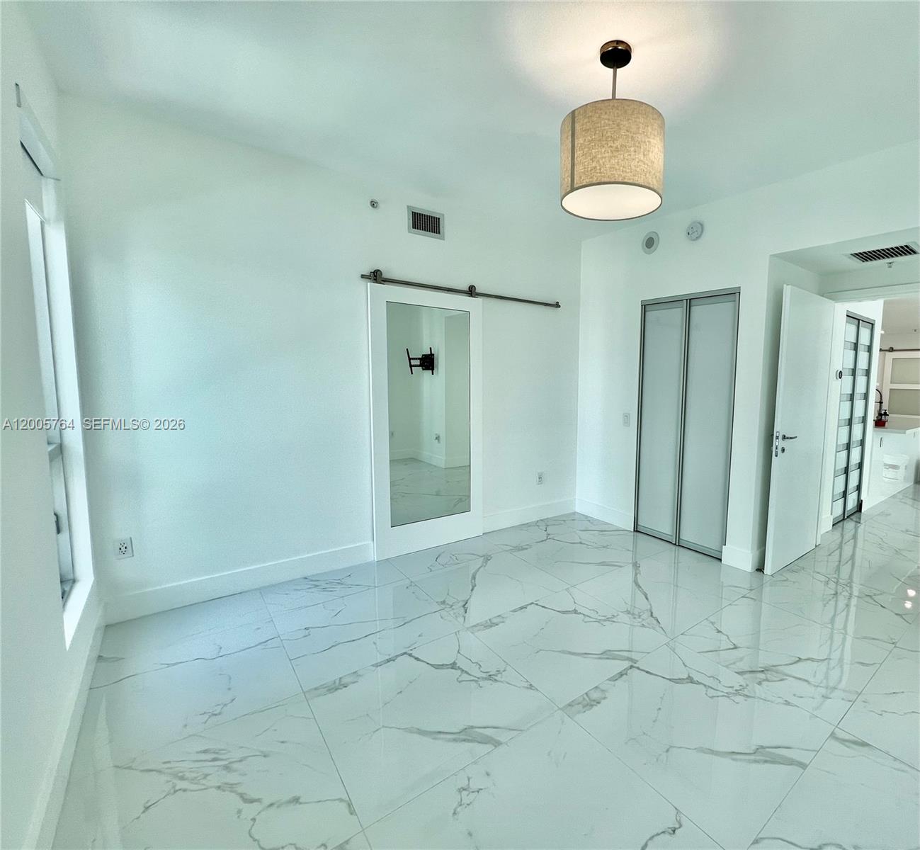 300 S Biscayne Blvd #3502, Miami FL 33131