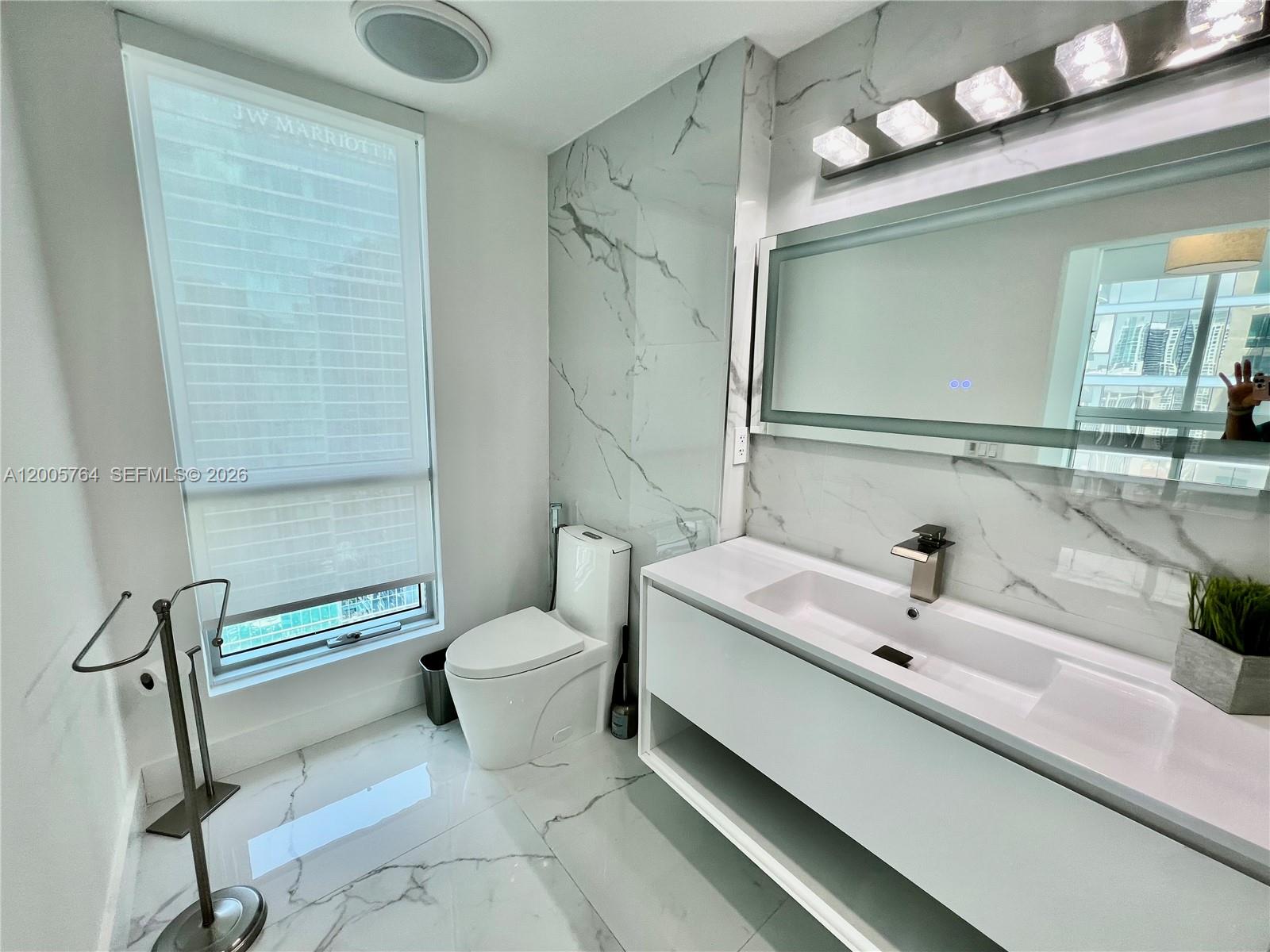 300 S Biscayne Blvd #3502, Miami FL 33131