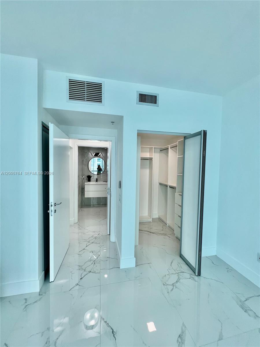 300 S Biscayne Blvd #3502, Miami FL 33131