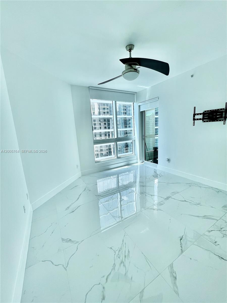 300 S Biscayne Blvd #3502, Miami FL 33131