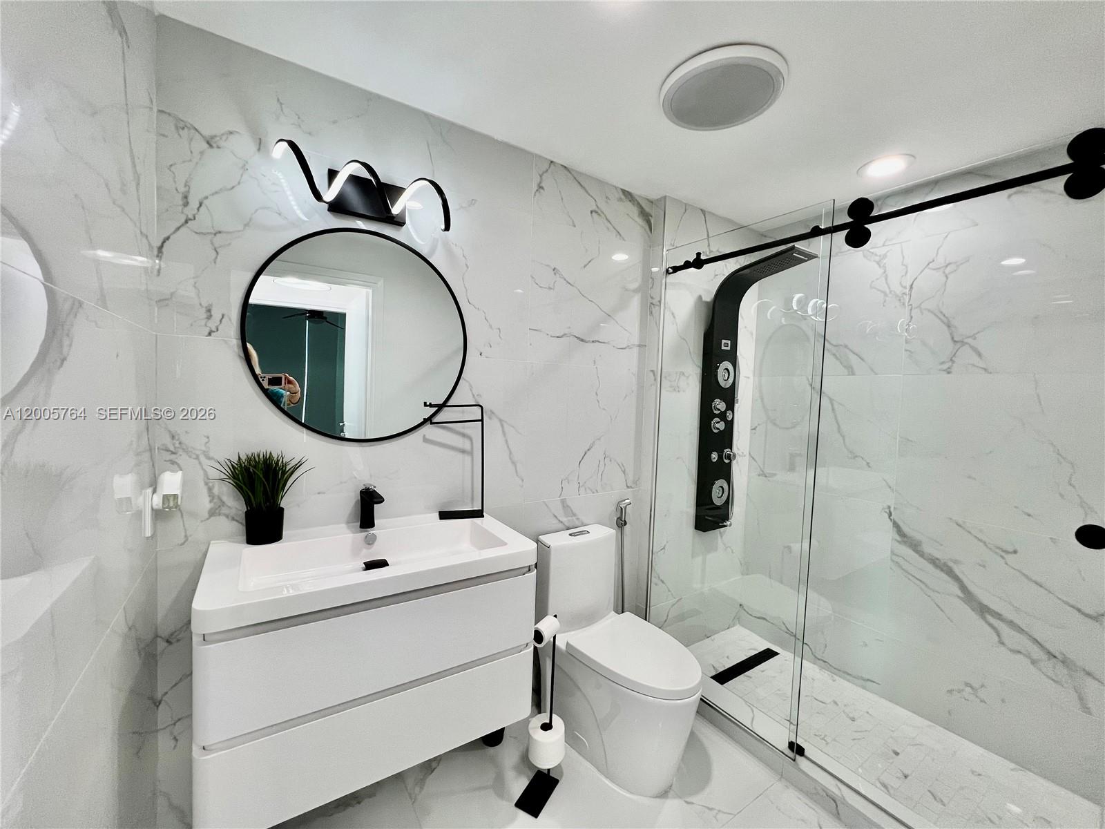 300 S Biscayne Blvd #3502, Miami FL 33131