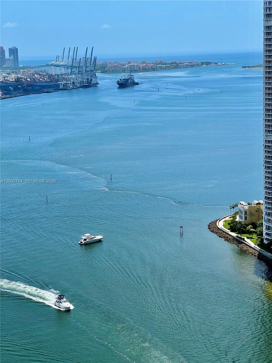 300 S Biscayne Blvd #3502, Miami FL 33131