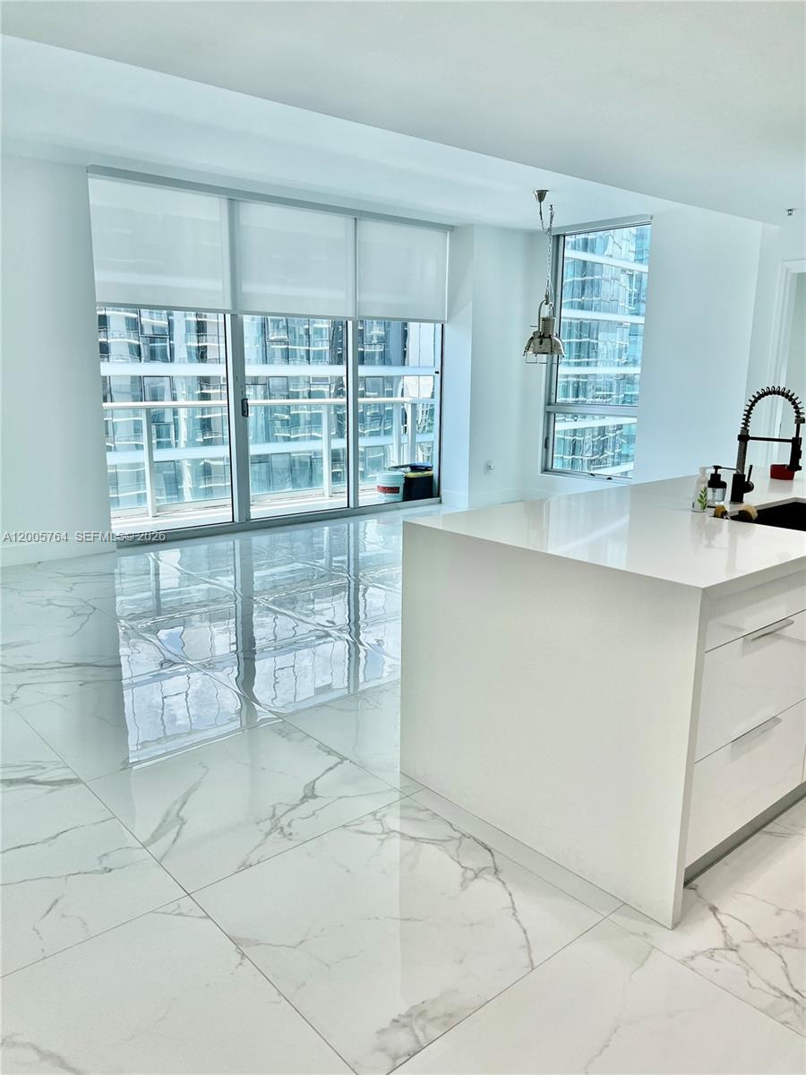 300 S Biscayne Blvd #3502, Miami FL 33131