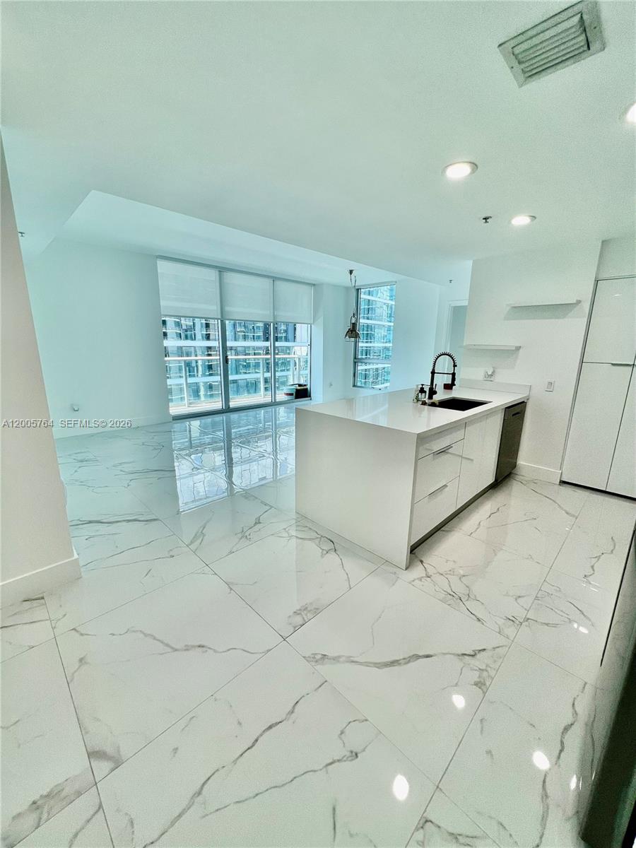 300 S Biscayne Blvd #3502, Miami FL 33131