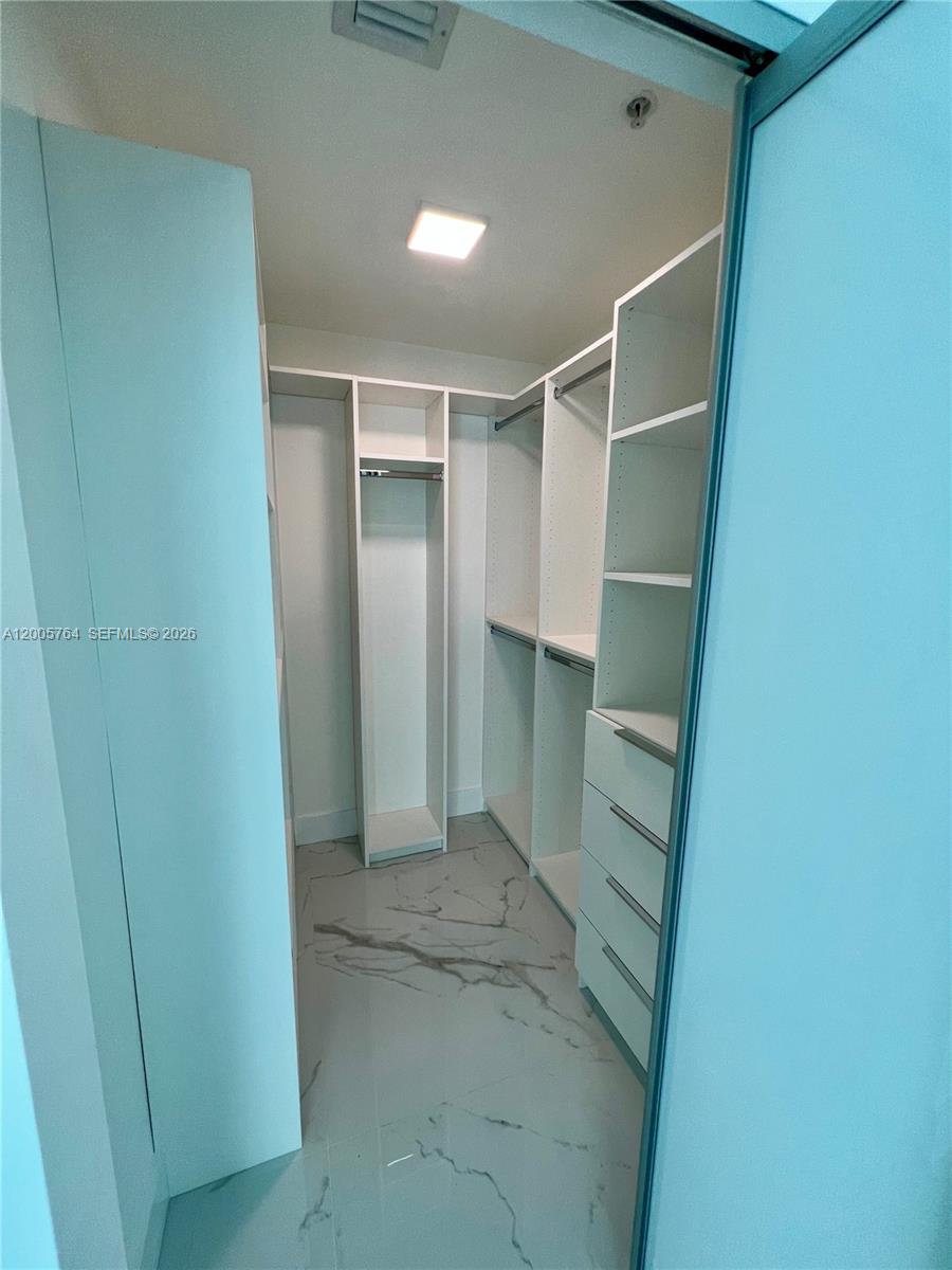 300 S Biscayne Blvd #3502, Miami FL 33131