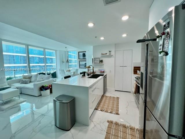300 S Biscayne Blvd #3502, Miami FL 33131