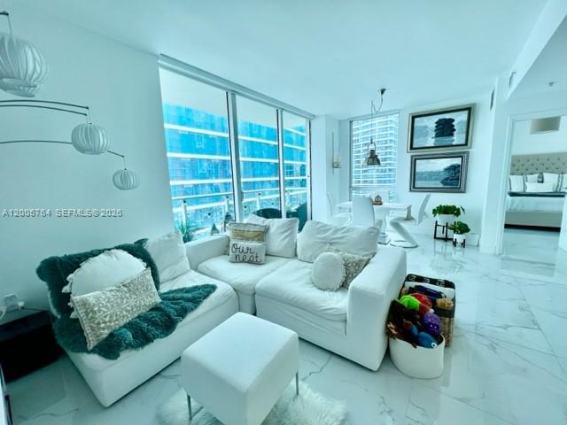 300 S Biscayne Blvd #3502, Miami FL 33131