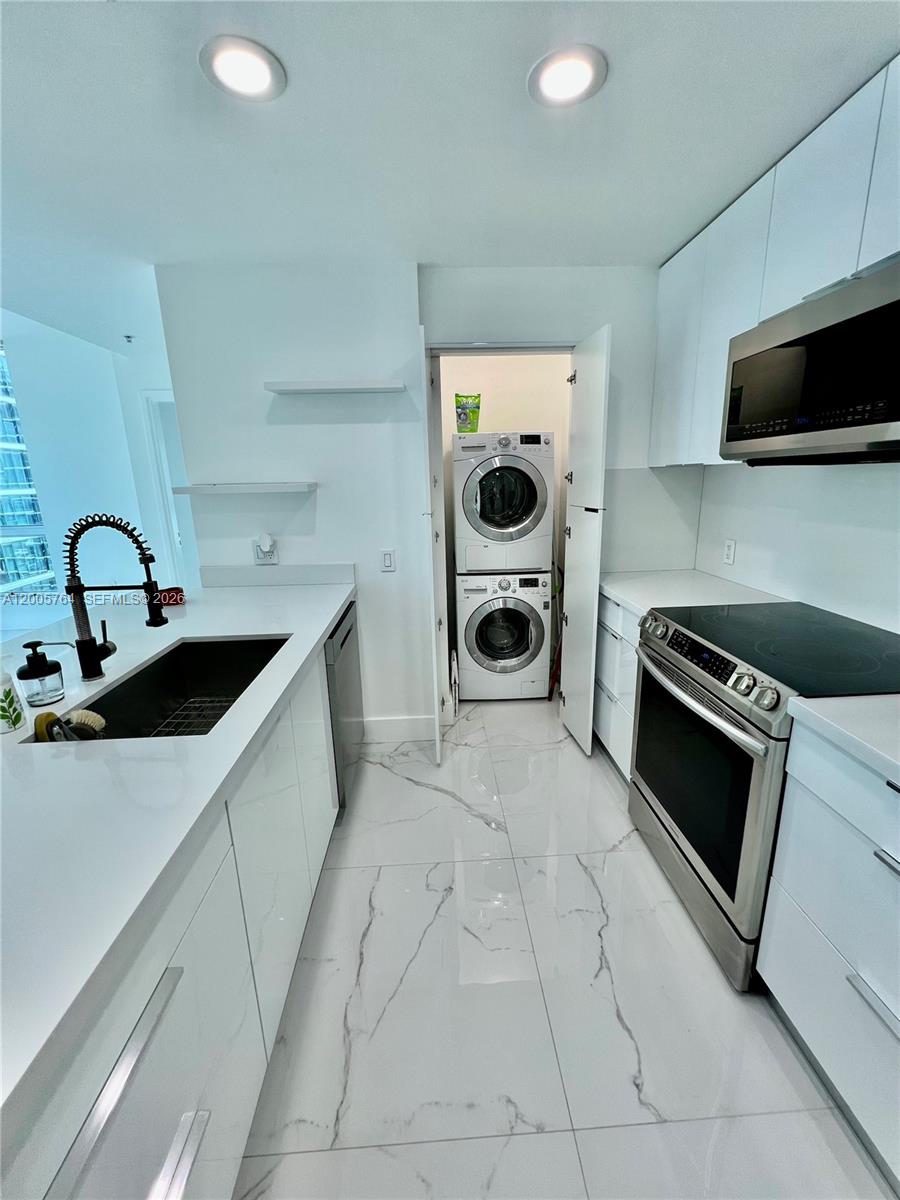 300 S Biscayne Blvd #3502, Miami FL 33131